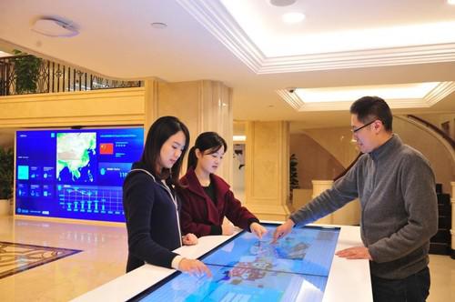 在上海税收文化主题馆，点击世界地图，就能查阅国别税收情况。