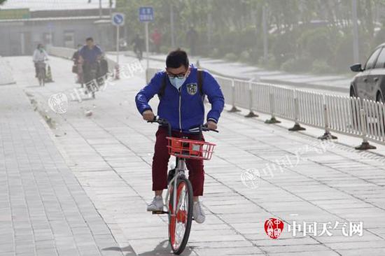 组图:塞尔维亚军 美女最多的军队