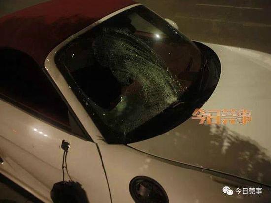 车头的右侧和右边的后视镜已经损坏，伤者已经送到樟木头人民医院抢救。