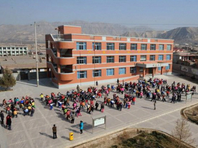 小学禁止早到校 称家长把学生轰到学校图省心（图） - 2
