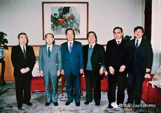 北京日报创刊四十周年，1991年，钱其琛外长会见北京日报邀请来访的外宾。