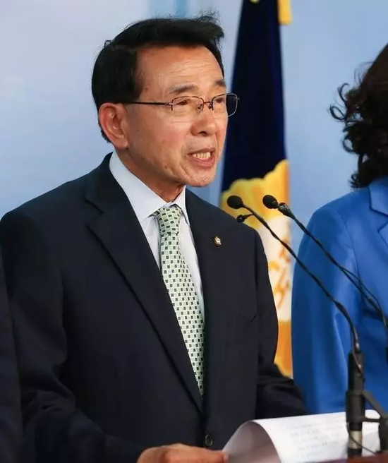 韩国执政党要求停止部署萨德透露出啥信号?|韩