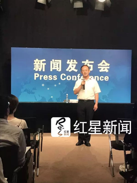  ▲王勇平讲课拿自己“开刀”