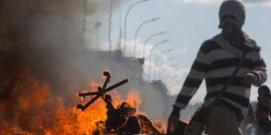 巴西民众抗议总统特梅尔，农业部遭纵火打砸。