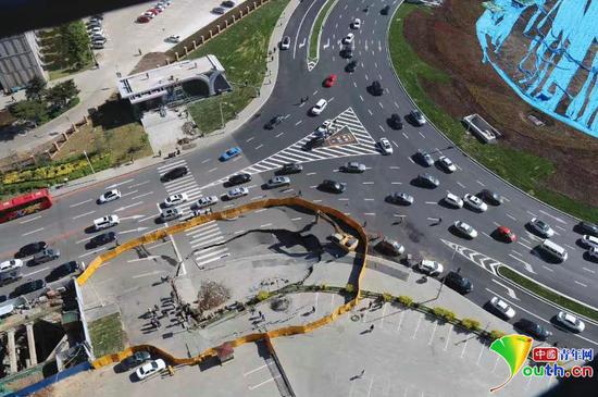 塌陷路段全景俯视图。