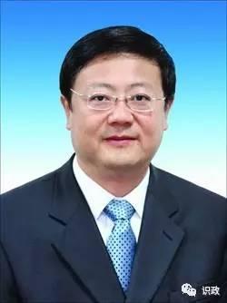 　　陈吉宁，男，汉族，生于1964年2月，吉林梨树人，1984年加入中国共产党，工学博士，教授。