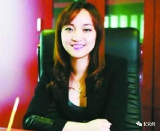 他7天越洋抓捕逃亡女高管 还被总书记接见