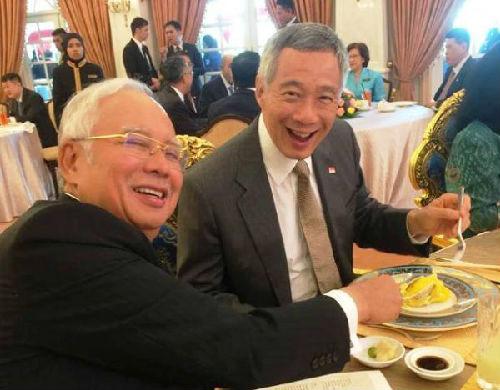 资料图：马来西亚总理纳吉布（左）和新加坡总理李显龙