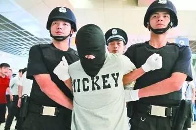 ▲毒贩在缅甸被押回。