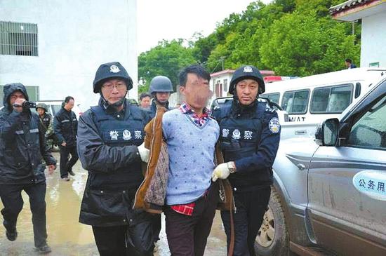 15日凌晨，嫌疑人阿约干子被擒获。