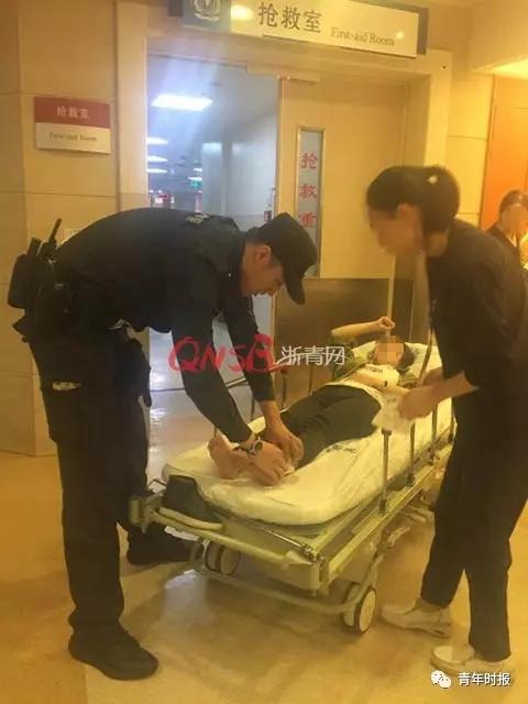 刘洋在医院陪着伤者