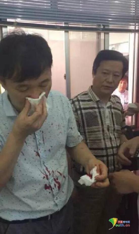  医院分管副院长被打。图片来源于惠民县人民医院微信公号