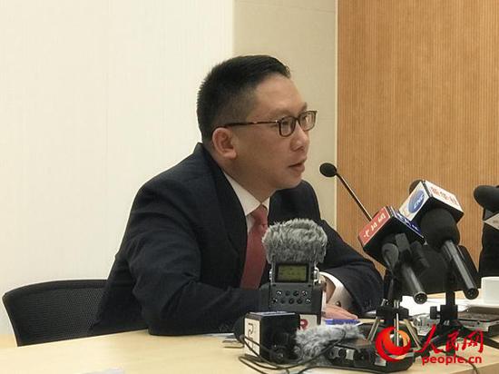 香港律政司司长袁国强接受媒体采访   