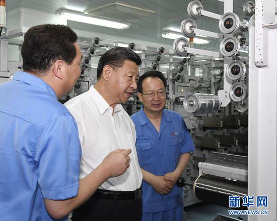 6月22日,中共中央总书记、国家主席、中央军委主席习近平在山西太原考察企业。这是习近平在山西钢科碳材料有限公司考察。 新华社记者李学仁摄