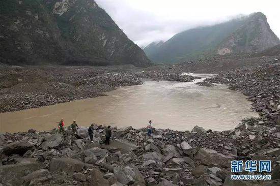 茂县山体垮塌灾害现场 