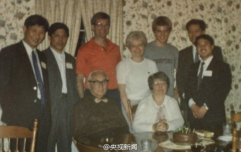 1985年4月,在河北省正定县工作的习近平,率石家庄市玉米考察团访问艾奥瓦州。