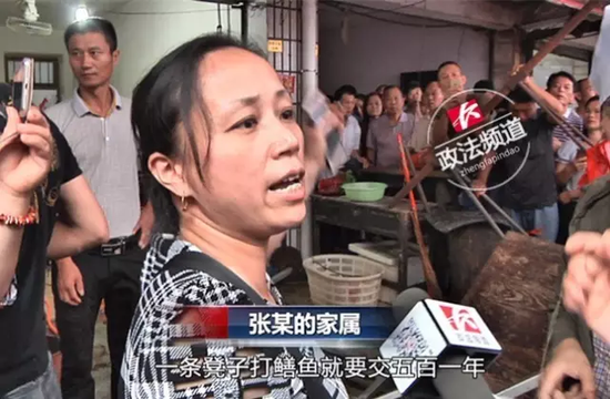 得知妻子发生意外，正在外面送货的张某的丈夫周正安，立即赶了回来，不过在菜市场门口，他遭到了其中一名男子的拦截。