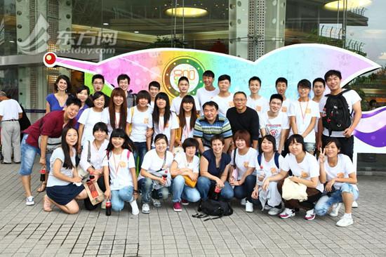  图片说明：黄有权定期邀请“智行”的孩子代表参加飞翱集团在上海举办的Family Fun Day活动 