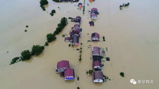 图为7月1日拍摄的被洪水淹没的湖南益阳市资阳区新桥河镇八一村。新华社记者 李尕 摄