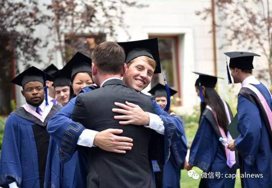 结业生中不乏外国面貌