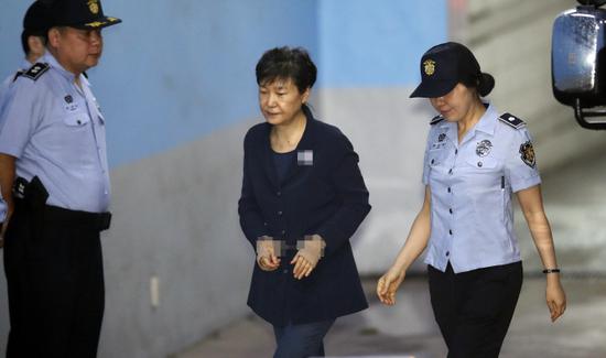 
	7月3日，朴槿惠出庭受审
