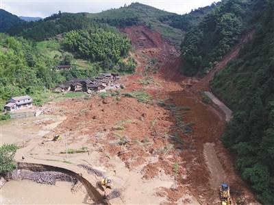 湖南宁乡县特大暴雨引发泥石流。新华社记者 范军威摄