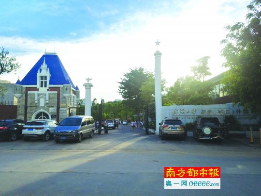 位于宝安区燕罗街道的武汉大学深圳(杰仁)外国语学校。 