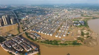  7月2日，从高空300米处俯瞰宁乡大部门城区浸泡在水中。 