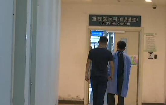 小学生聚餐毕业13岁小学猛灌7瓶二锅头后进I男孩工资福州老师图片
