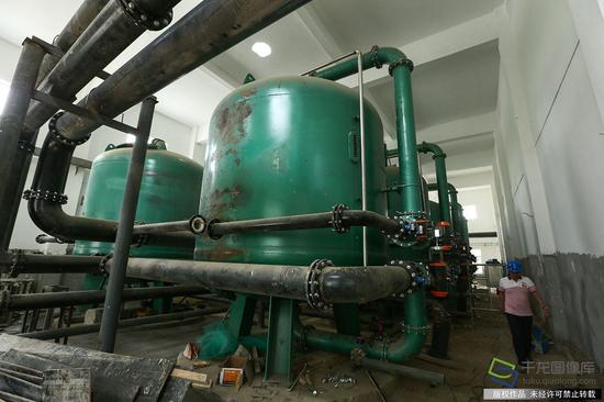 二水厂过滤水的设备（7月8日摄 图片来源：tuku.qianlong.com）。千龙网记者 许珠珠摄