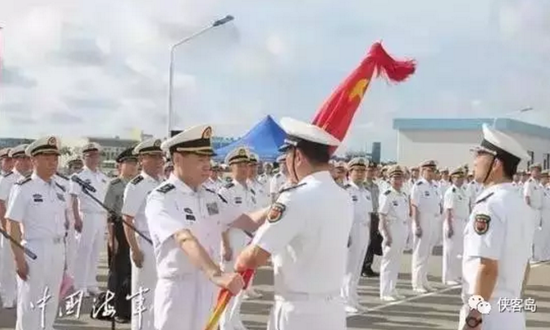 1499872864814561.png 7月11日,在广东湛江军港,海军司令员沈金龙宣布中央军委关于正式组建驻吉布提保障基地组建命令,并授予军旗。