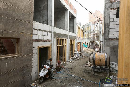 墨玉县老城区改造施工现场 （7月8摄日 图片来源：tuku.qianlong.com）。千龙网记者 许珠珠摄