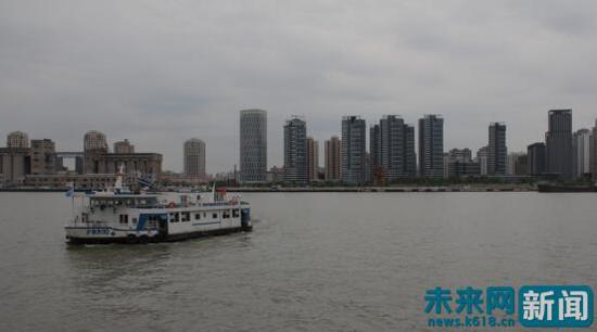 杨浦滨江是上海黄浦江的重要河段，江边沿线有杨树浦水厂、上海船厂等百年工业博览带。（和海佳摄）