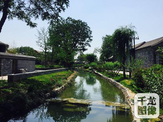 位于北京市东城区前门的三里河景观,经过九个月的整治,水穿街巷,宛如江南水乡。图为三里河景观一隅。千龙网记者 欧阳晓娟摄