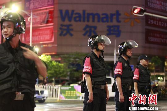 深圳警方封锁现场。