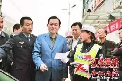 张曙光上街抓违停