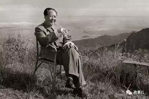 毛泽东在庐山(1961年摄)
