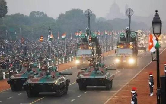  ▲亮相阅兵式的印度陆军装备