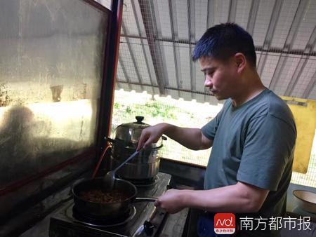 自愿队员都确是大厨。