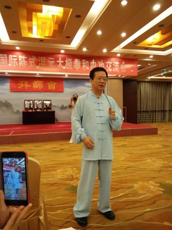 （图：主讲人王凤鸣先生）
