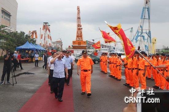  台“海巡署”副总局长王茂升2日校阅南区海巡队伍。（图片泉源：香港中评社） 