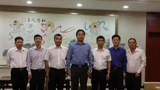今年3月，我驻东帝汶大使刘洪洋会见中国水利水电第十六工程局有限公司总司理林文进一行