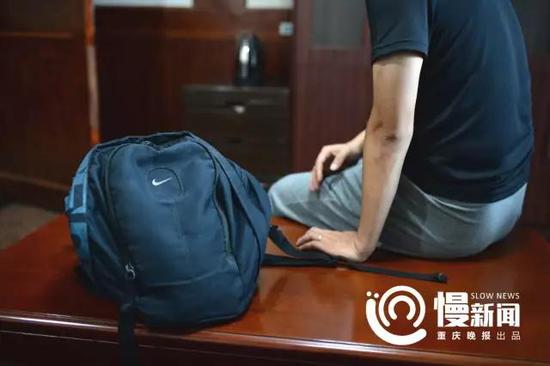 ▲袁文自我设定中只有这个书包像电脑城的窜窜