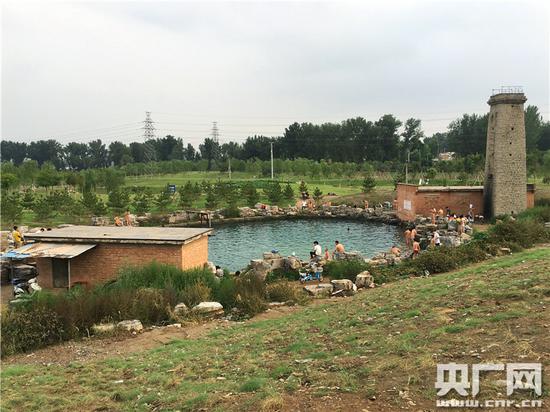 北京市房山区马刨泉的“天体浴场”