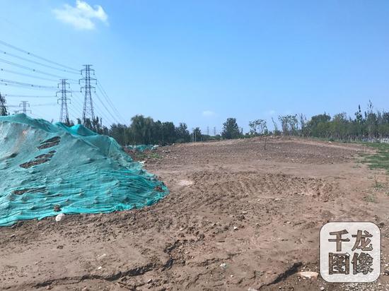 清退低端养殖业后,通州区永顺镇将在原地建成占地面积406亩的刘庄公园。图为养殖业清退后的待建土地。千龙网记者 戴琪摄