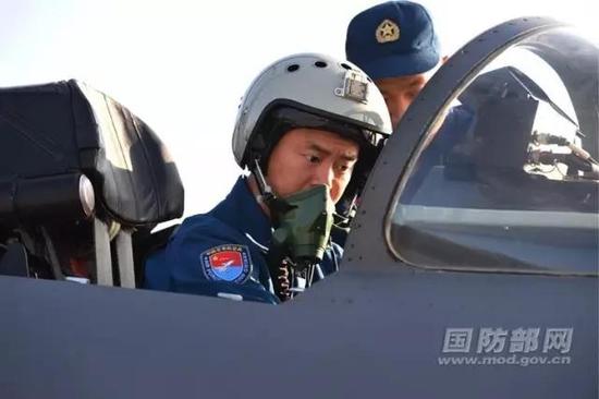 　　在“空降排”比赛中，中国空军空降兵在12个课目中夺得11项第一。