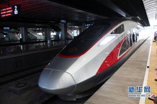 “复兴号”G123次列车26日从北京南站发车。 新华网 郭香玉摄 