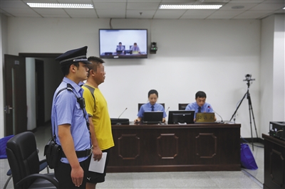 为黑车揽活收“份子钱”之“便民7元车队”约车平台卖力人口刘某,因涉嫌合法谋划罪昨日在怀柔法院受审。通讯员 董学敏 摄