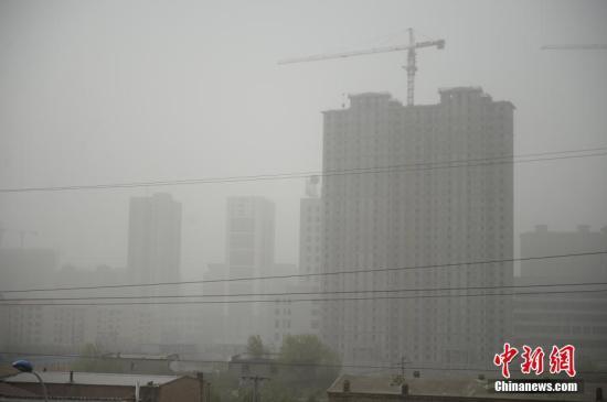 5月4日，呼和浩特空气严重污染。中新社记者 刘文华 摄