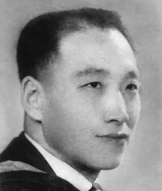 1948年柯俊在英国伯明翰大学博士毕业典礼后